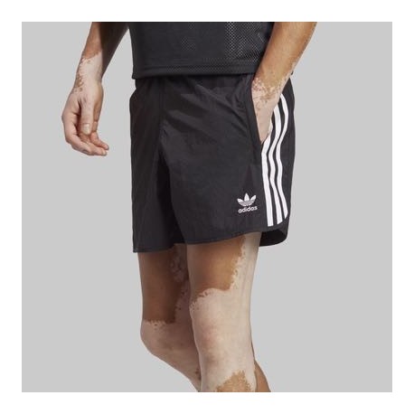 Short adidas Adicolor Classics Metaverse Hombre